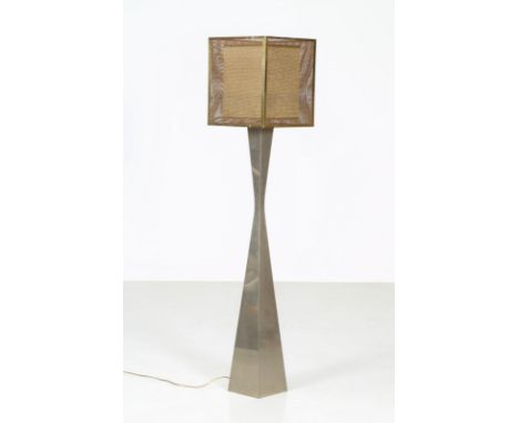 ITALIAN MANUFACTURE Floor lamp. Metal, brass. Cm 35,00 x 167,00 x 35,00. Metal floor lamp with brass details, 70s.