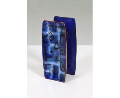 Complete handle. Enamelled copper. Cm 11,50 x 25,00 x 9,00. Complete blue colored handle with abstract designs, 50s.The activ