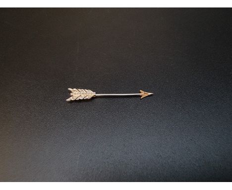 A Victorian yellow metal arrow pin, set diamond chips, 4cm. 