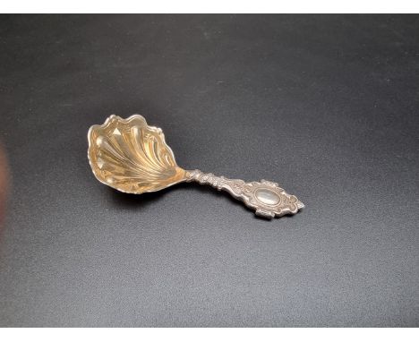 A Victorian silver shell caddy spoon,&nbsp;by Francis Higgins, London 1886, 25g. 