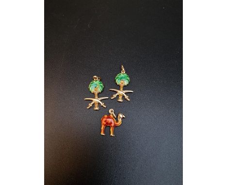Three Saudi Arabian yellow metal and enamel pendants, 27 and 19mm, 