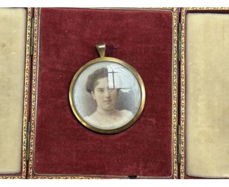 Victorian finely hand painted miniature portrait of a lady signed EFE in original plush fitted case  