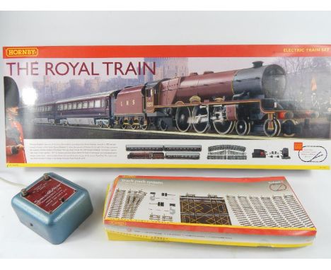 Hornby OO gauge LMS 6201 locomotive and tender LMS Princess Elizabeth, boxed set, associated Smoothflow power point and track