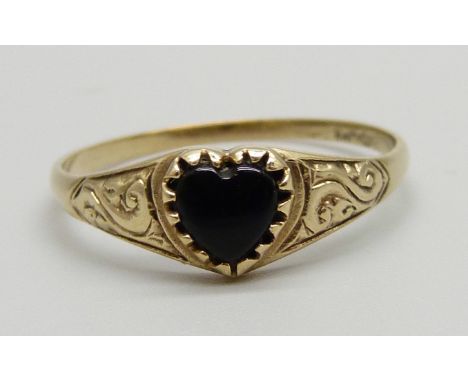 A 9ct gold and onyx ring, 1.8g, W 