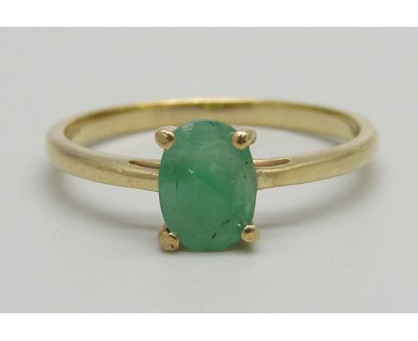 A 9ct gold, emerald solitaire ring, 1.6g, N 