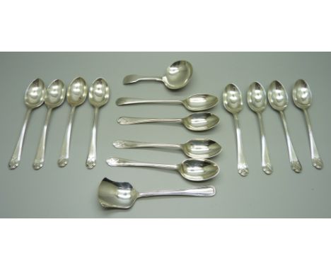A William IV silver caddy spoon, London 1830, twelve silver golf spoons and a plated caddy spoon, silver 172g 