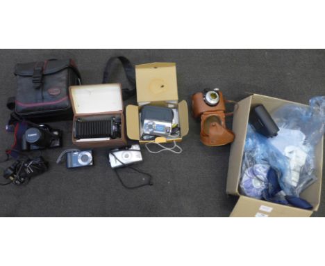 A Canon EOS 500 camera, an Agfa camera, a Vorsatz attachment, a Canon Powershot camera, a Panasonic Lumix Leica digital camer