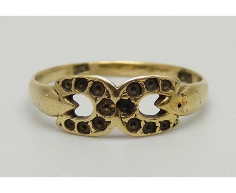 An 18ct gold horse shoe ring, lacking stones, 1.9g,  N 