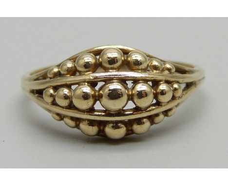 A 9ct gold ring, 3.3g, V 