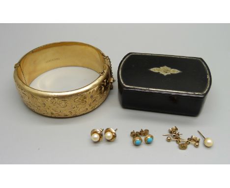 A collection of 9ct gold earrings, a 9ct gold metal core bangle and a Georgian papier mache snuff box 
