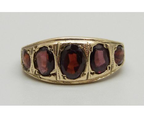 A 9ct gold and garnet ring, 3.2g, M 