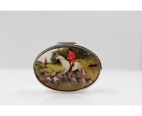 Silver enamel hunting scene pill box, L: 40 mm. UK P&amp;P Group 1 (£16+VAT for the first lot and £2+VAT for subsequent lots)