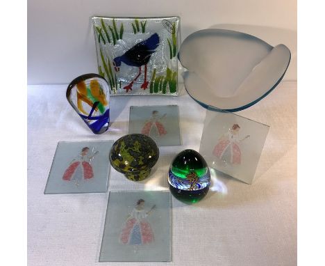 Various items, mainly modern glass including Julie O' New Zealand, Caithness, Court Jester, 65/500