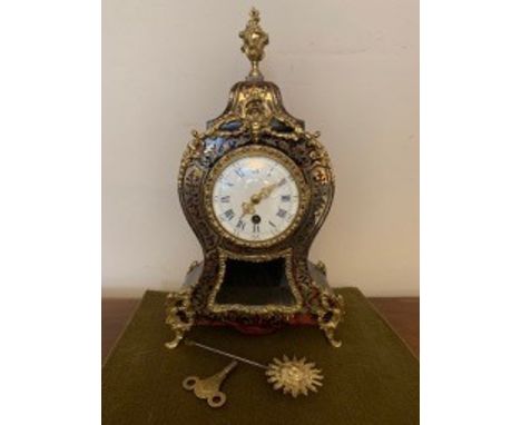 Good quality French Boulle work bracket clock in good condition