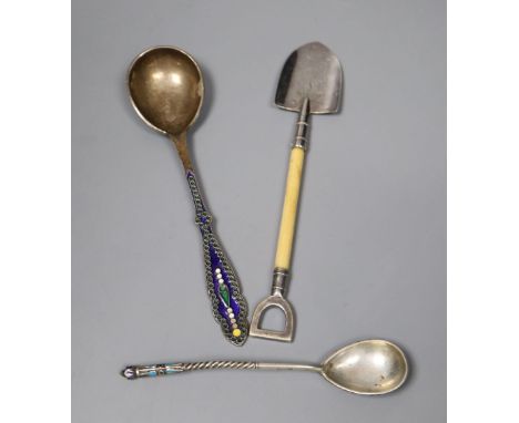 An early 20th century Russian 84 zolotnik and cloisonne enamel spoon, 13.2cm, a white metal and enamel spoon and a plate moun