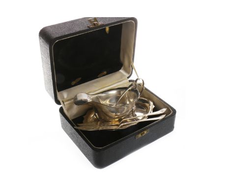 GEORGE VI SILVER GRAVY BOATmakers Viners Ltd., Sheffield 1940, with frilled rim, contained within a fitted case, 14.5cm wide;