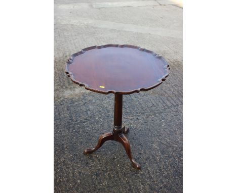 A late Georgian piecrust fold-over top occasional table, on barrel turned column and tripod splay support, 24" dia x 27" high