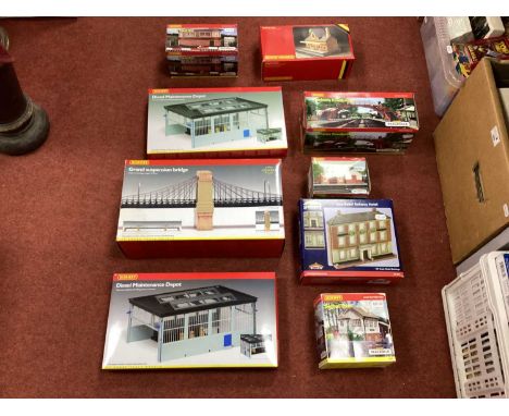 Four Hornby "OO" Gauge/4mm Boxed Skaledale Items, consisting of Ref R8641 Footbridge, R8683 Signal Box, R9729 Period Signal B