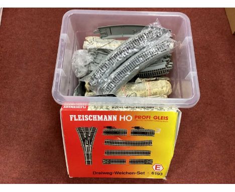 A Quantity of Bachmann "HO" Gauge E-Z Track, plus an Atlas, Ref 176, 90 degree crossing and a small quantity of Fleischmann P