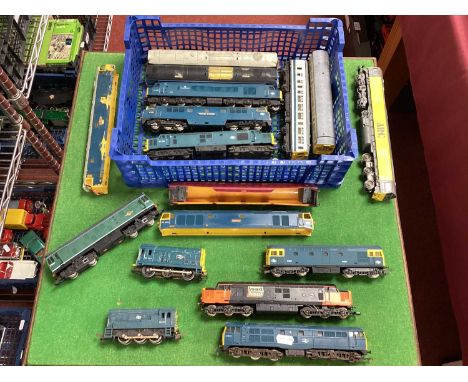 Twelve "OO" Gauge/4mm Unboxed Playworn Diesel Untested Locomotives, comprising a class 25, 31, 33, 37 (2), 45, 52, 59, two cl