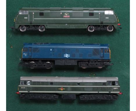 Three "OO" Gauge/4mm Unboxed Diesel Locomotive, consisting of a Tri-ang Class 31 Unpowered Co-Co BR green, R/No. D5572 (fair 