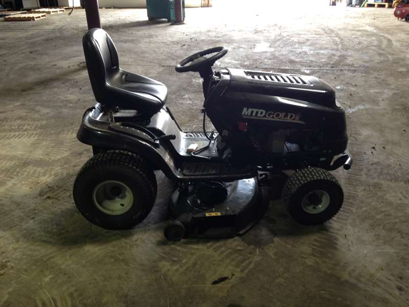 MTD Gold Lawn Tractor 17 HP Kohler engine, hydro, 42 