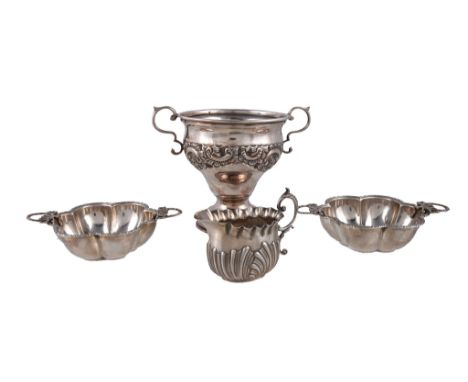  Four items of small silver,   comprising: a twin handled ogee pedestal sugar basin by Rosenzweig, Taitelbaum  &  Co., London