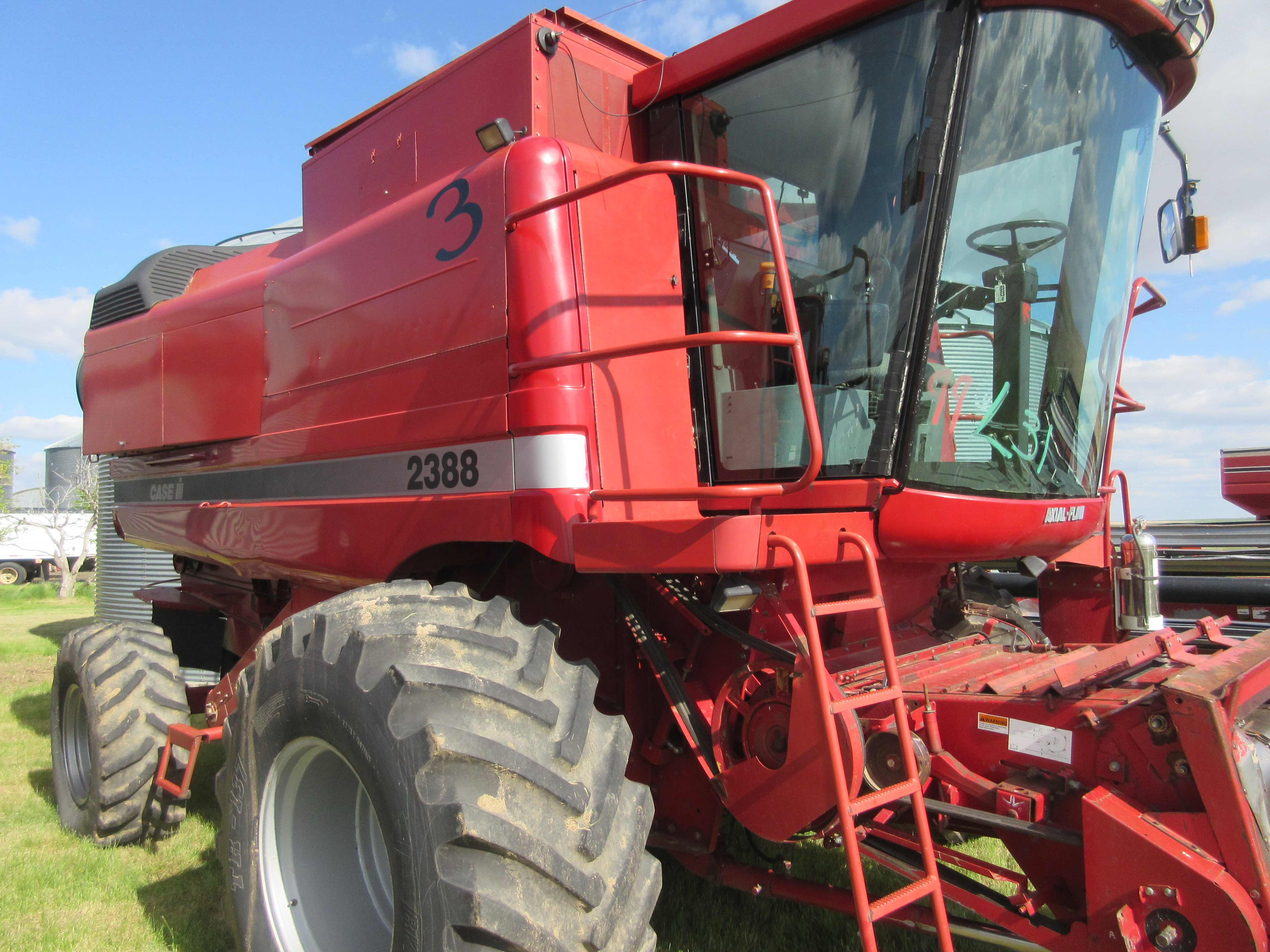 1999 Case IH 2388 Combine, straw chopper, 30.5L32 tires, new unloading