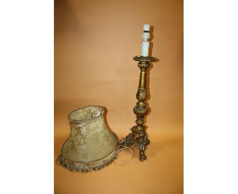 AN ANTIQUE GILT CHALK TABLE LAMP WITH VINTAGE SHADE A/F