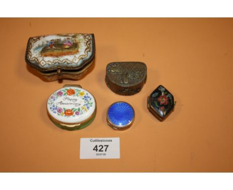 A COLLECTION OF VINTAGE PILL BOXES TO INCLUDE ENAMEL EXAMPLE A/F