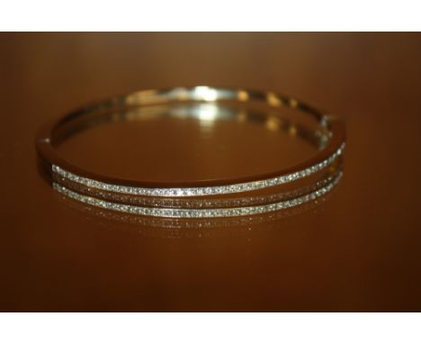 AN 18CT DIAMOND SET BANGLE - APPROX 15 g