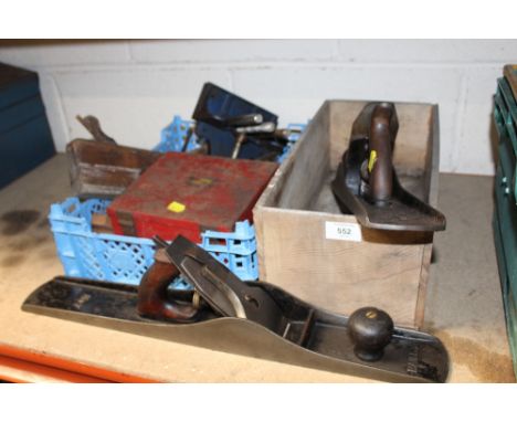 TWO TRAYS OF VINTAGE TOOLS TO INCLUDE PLANES, TABLE VICE ETC