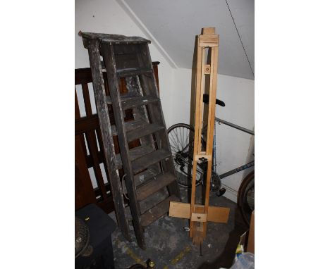 TWO VINTAGE SETS OF WOODEN STEPS AND AN ARTIST EASEL