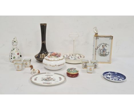 Collection of china and other thimbles and other ceramic items (1 box)