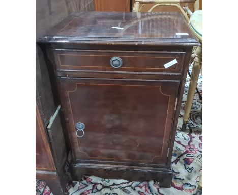 20th century mahogany pot cupboard, the rectangular top with moulded edge, single drawer, cupboard door, on bracket feet, 47.