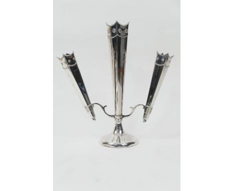 George V silver epergne, Birmingham 1915, having three tapered square section vases over a weighted circular base, height 26c