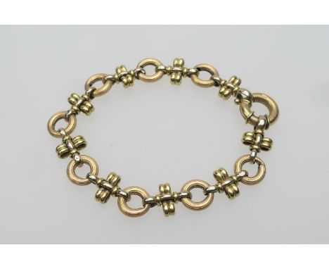 18ct gold circular and cross bar link bracelet, with large ring clasp, length 21cm, weight approx. 19.5g (Please note conditi