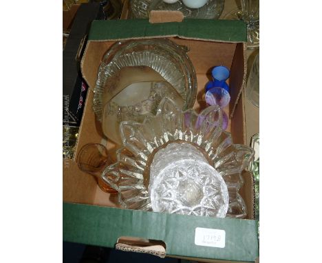 A quantity of glass including fruit bowl, Caithness vase, lamp shade, etc.