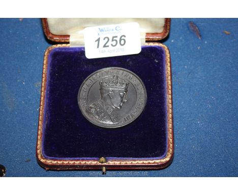 A Bronze commemorative Coin/medal of HM Edward VIII crowned 1937 in leather presentation case