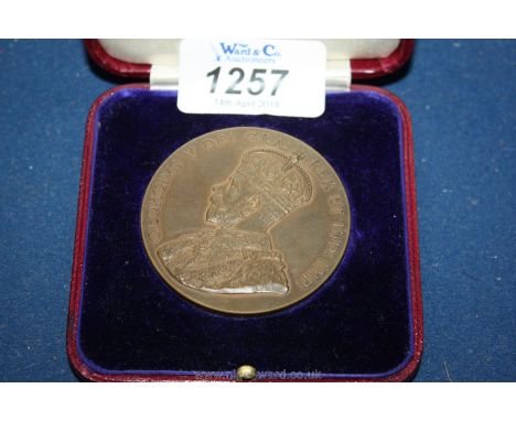 A Bronze George V Medal from the Board of Education for the success in art, in a leather and embossed presentation case