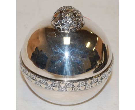 An HRH Princess Anne and Captain Mark Phillips commemorative wedding trinket jar and cover, of circular form, having engraved