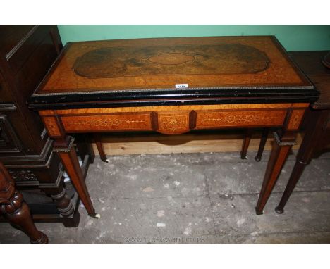 A good early 19th c. twist top fold-over Card Table having ebonised moulded inlaid top, opening to reveal purple baize, cross