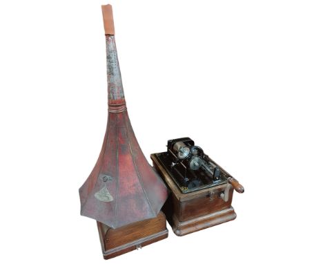 EDISON FIRESIDE PHONOGRAPH WITH HORN