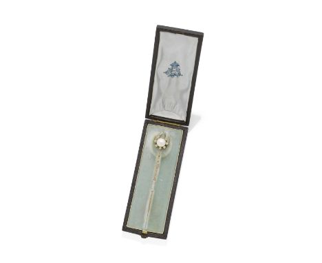 PEARL AND DIAMOND STICKPIN, 19TH CENTURYThe bouton pearl within a surround of collet-set old brilliant-cut diamonds, pearl no