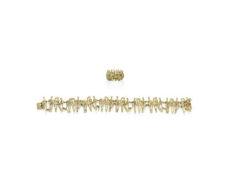 STUART DEVLIN: 'PEOPLE' BRACELET AND RING SUITE, 1981 AND 1983The 18 carat gold bracelet composed of a series of quartets of 