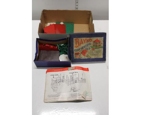 A Bayko building set 