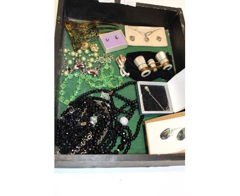 A job lot of vintage costume jewellery and other items 