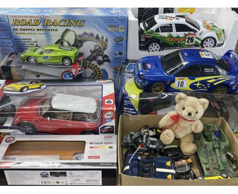 COLLECTION OF BOXED SCALE MODEL REMOTE CONTROL VEHICLES & OTHER ITEMSProvenance: private collection Denbighshire