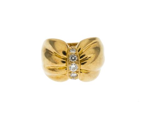 Van Cleef &amp	 Arpels	 bague en or 750 sertie au centre d'une ligne de diamants	 signée et numérotée	 doigt 49-9	 9g
