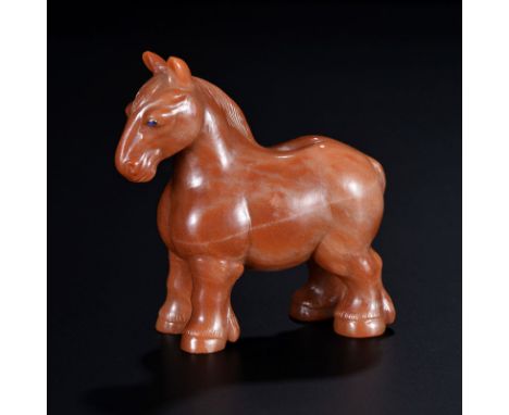 Cheval shire sculpté en jaspe d'après l'étalon 'Field Marshal' par Fabergé dans la Collection Royale de Grande Bretagne	 comm